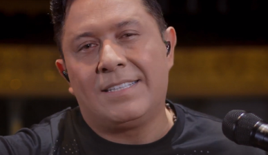 Álvaro Torres durante la grabación de la canción “Mi verdadero amor”.