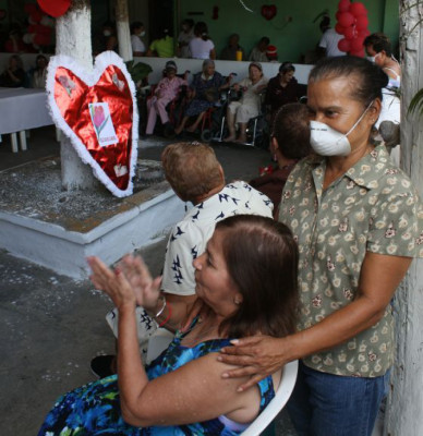Madres celebraron su día bailando