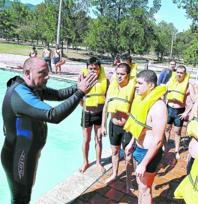 Preparan a 700 marinos hondureños