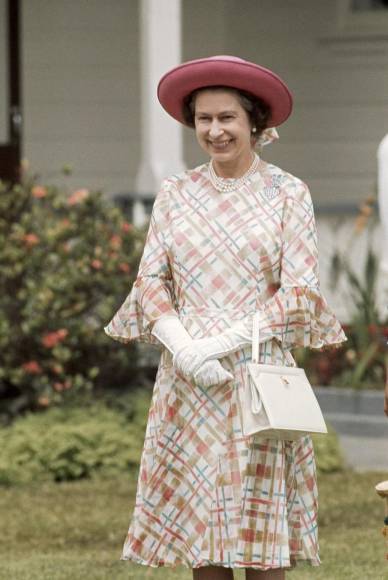 Ella siempre ha amó usar vestidos con patrones diferentes, pero combinados, para mostrar su elegancia.