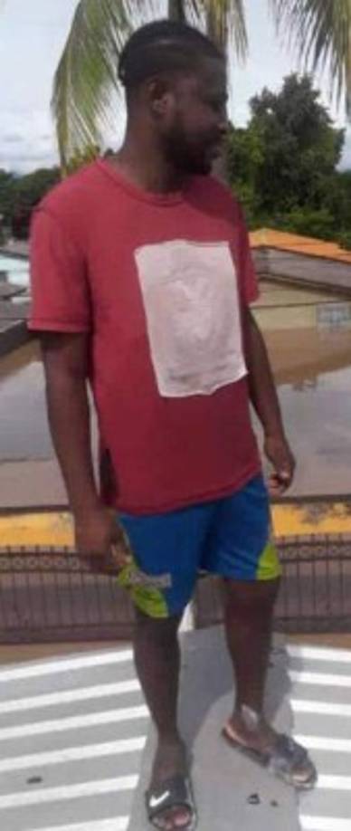 Roby Norales: Delantero hondureño del Real de Minas que se vio afectado tras el paso de la tormenta Eta.