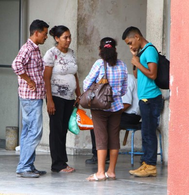 Niño de 13 años se electrocuta bajando mangos en el norte de Honduras