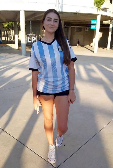 ¡Qué bellezas! Las chicas que cautivan en el partido Argentina-Honduras en Miami