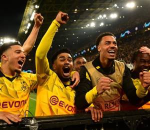 Jugadores del Dortmund celebraron a lo grande el pase a semifinales.