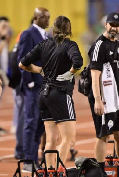 La bella fisioterapeuta del Seattle Sounders cautivó a los presentes en el Olímpico Metropolitano.