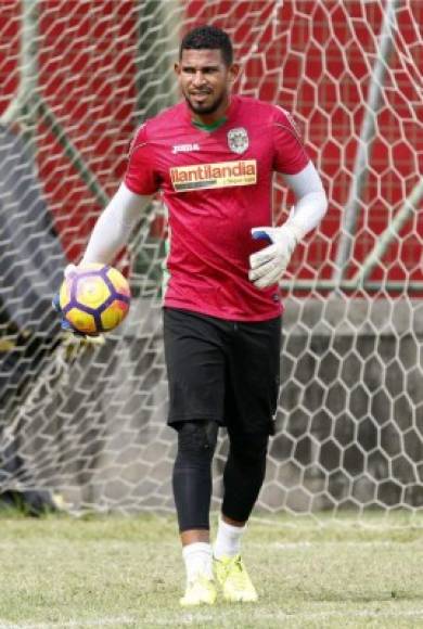 El portero panameño José Calderón, que jugó con el Platense, ya se entrena con el Marathón. El guardameta viene de disputar la Copa Oro.