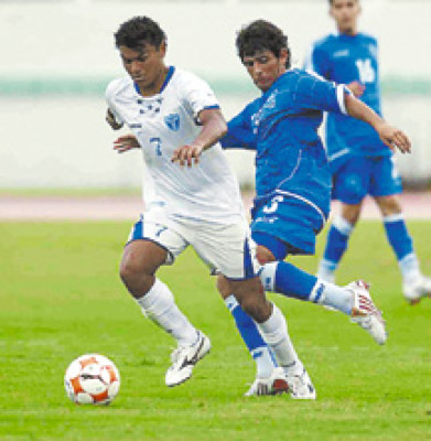 El Salvador nos amargó el debut