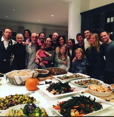 ¡Esto hicieron las Kardashian, Thalía, Britney Spears y América Ferrera durante Thanksgiving!