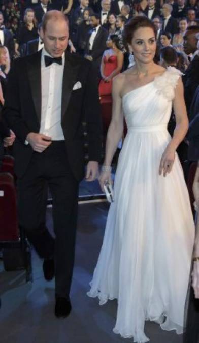 Britain's Prince William, Duke of Cambridge (L) and Britain's Catherine, Duchess of Cambridge arrive for the BAFTA British Academy Film Awards at the Royal Albert Hall in London on February 10, 2019. (Photo by Tim Ireland / various sources / AFP)