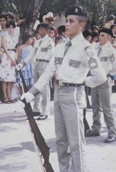 Es amigo desde 1983 con el expresidente, cuando ambos apenas tenían 13 años y estudiaban en el Liceo Militar del Orden.