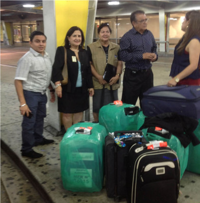 Entregan maletas electorales de Honduras en Miami