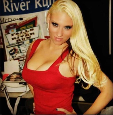 Luchadora cambió de categoría por el tamaño de sus pechos