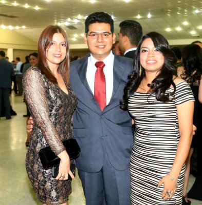 Cinthia Lazo, José Cuaresma y Carol Rubio