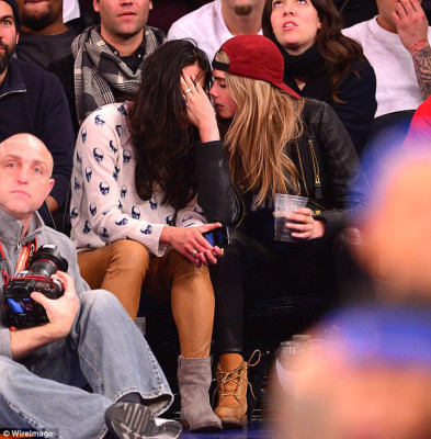 Michelle Rodríguez, ebria y de besos con Cara Delevingne