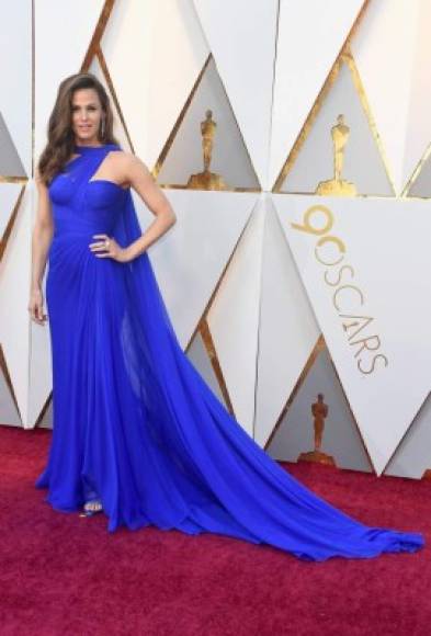 Jennifer Garner deslumbro en un vaporoso vestido azul eléctrico.