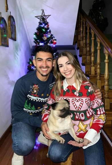 Jonathan Rubio - El futbolista hondureño del Petro Atlético de Angola pasó la Navidad en ese país con su novia Catarina Vieira.