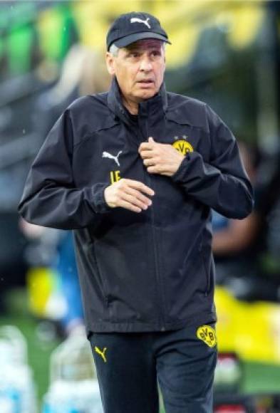 A pesar de que en las últiams fechas se había comentado que el Borussia Dortmund andaba barajando la posibilidad de cambiar el inquilino de su banquillo, según el diario Bild, Lucien Favre seguirá en el mismo cerrándole con ello el paso a Julian Nagelsmann.