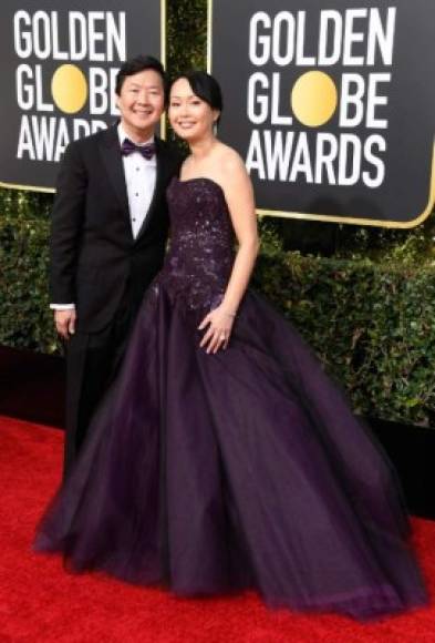 El actor Ken Jeong (The Hangover) y su esposa Tran Jeong (d), una mujer que seguramente nunca se aburre con semejante marido.