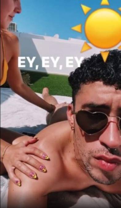 Como era de esperar de Bad Bunny, la sesión de bronceado fue como sus letras, altamente explícita.