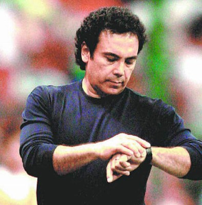 Destituyen a Hugo Sánchez como director técnico de México