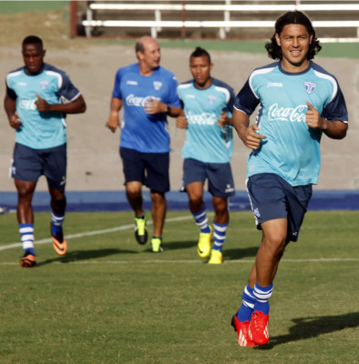 Suárez paró el mismo once en el estadio Nacional de Kingston