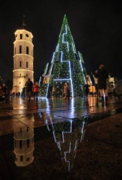 Tras un año negro, el mundo se ilumina con la Navidad como símbolo de esperanza