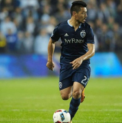 MLS: Roger Espinoza y el Kansas City se bajaron a un campeón del mundo