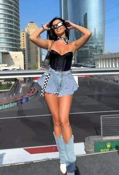La modelo compartió en Instagram Stories que fue invitada por los organizadores de la carrera, por lo que arribó a la ciudad de Bakú desde el miércoles 26 de abril.