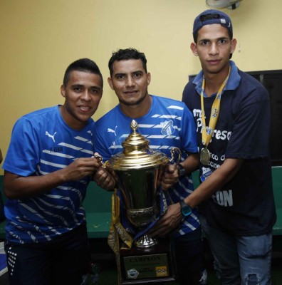 Festejo de campeón del Honduras Progreso en el que se valía beber