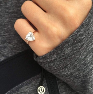 La nueva moda de los anillos en el meñique