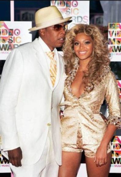 2004- En este entonces Beyoncé ya contaba con dos años de romance con el rapero casi 12 años mayor que ella Jay Z.