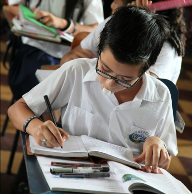 Estudiantes hondureños aprobarán con 70% a partir de 2014