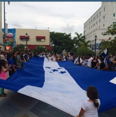 Hondureños en Miami marchan contra la corrupción