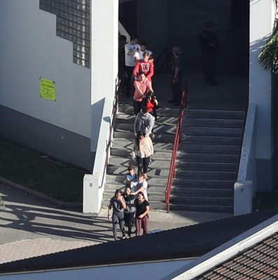 Tiroteo en escuela de Florida deja al menos 17 muertos y varios heridos