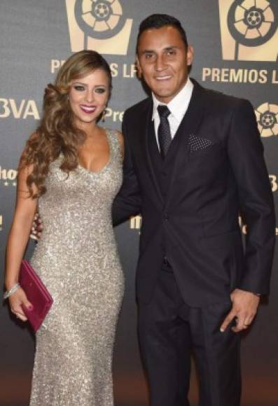El portero titular de Costa Rica y del Real Madrid, Keylor Navas, junto a su sensual esposa Andrea Salas.