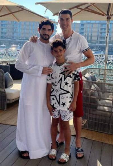 El jeque Fazza, es uno de los grandes amigos de Cristiano Ronaldo y el crack portugués lo visitó en Dubái. Es el segundo de los 23 hijos del actual emir de Dubái, el jeque Mohammed bin Rashid, primer ministro y vicepresidente de los Emiratos Árabes Unidos.