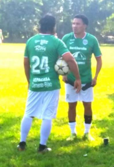 <br/>Rambo de León: El experimentado mediocampista hondureño está de regreso en Honduras y formaría parte del Marathón Veteranos de San Pedro Sula. El jugador de 40 años de edad ya jugó un amistoso con el equipo verde.