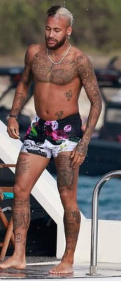 Neymar estuvo una semana en Ibiza tratando de olvidar la derrota en la final de Champions League y hoy ha dado positivo de coronavirus.