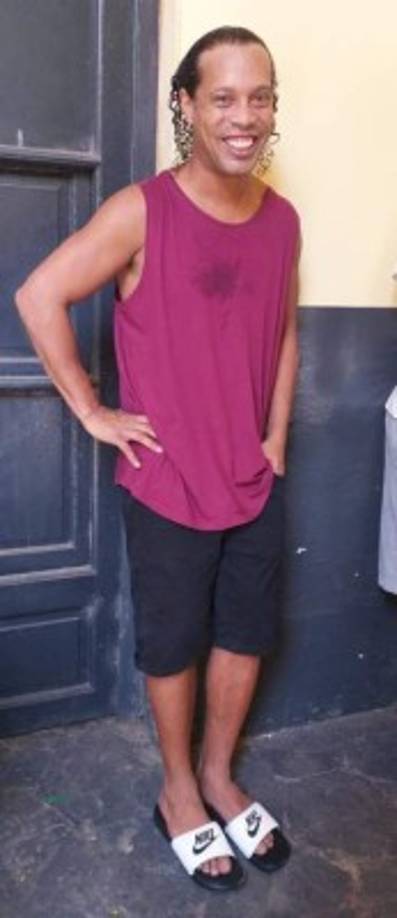 Ronaldinho fue captado al interior del penal, en una imagen que, naturalmente, se viralizó por todos los rincones de planeta.