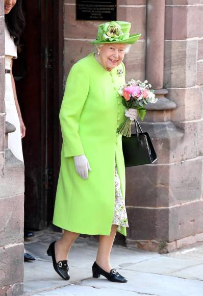 Los colores verdes también predominaron en los atuendos de la reina Isabel II.