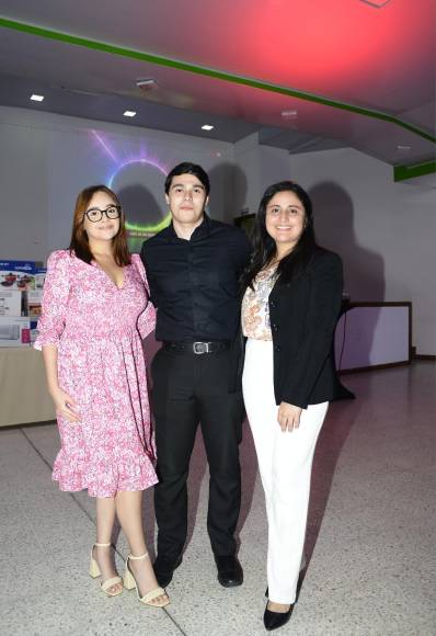 Sara Sabat, Denis García y Lesy Ulloa