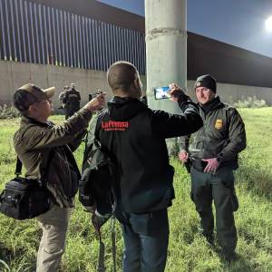 Río, muro y serpentina: obstáculos para hondureños rumbo a USA