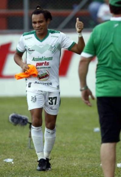 Julio César 'Rambo' de León fue suplente y entró de cambio en el segundo tiempo del partido del Platense contra el Marathón.