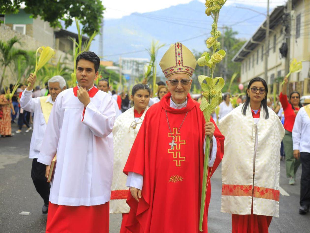 Tradición y fe: feligreses de San Pedro Sula celebran el Domingo de Ramos