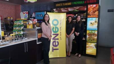 Denisse Flores, gerente de mercadeo TENGO; Kathya Marín, jefa de marca PRONTO, y Gisell Santos, jefa de tiendas PRONTO.