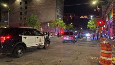 La policía de Minneapolis tuiteó que en total se registraron 10 víctimas del tiroteo, cinco hombres y cinco mujeres.
