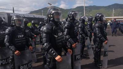 Agentes penitenciarios graduados por el INP.