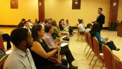 El grupo de empresarios que asistió a la charla de Ricardo Irías, director de Amazylia.
