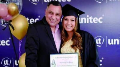 Walter Peña junto a su hija.