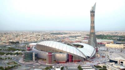 El Estadio Khalifa Internacional en la ciudad de Doha, capital de Catar. El emirato tiene poco más de cinco años para resolver sus problemas diplomáticos si quiere conservar la sede del evento futbolístico más importante del mundo.